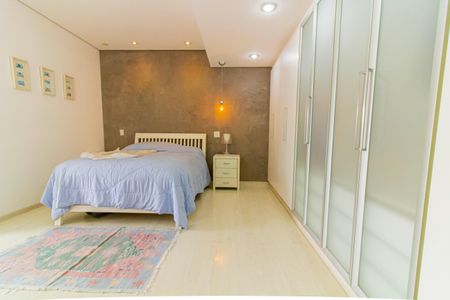 Casa à venda com 328m², 4 quartos e 2 vagas Casa à venda com 328m², 4 quartos e 2 vagasSuíte 1