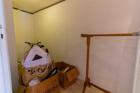 Casa à venda com 328m², 4 quartos e 2 vagas Casa à venda com 328m², 4 quartos e 2 vagasDeposito