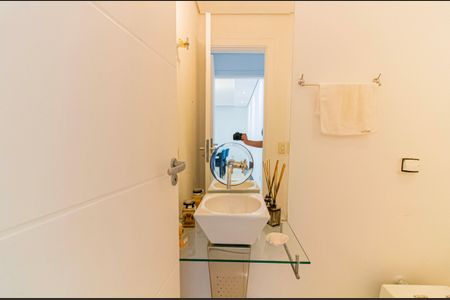 Casa à venda com 328m², 4 quartos e 2 vagas Casa à venda com 328m², 4 quartos e 2 vagasLavabo