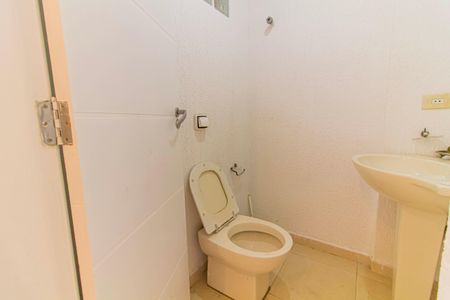 Casa à venda com 328m², 4 quartos e 2 vagas Casa à venda com 328m², 4 quartos e 2 vagasLavabo 2