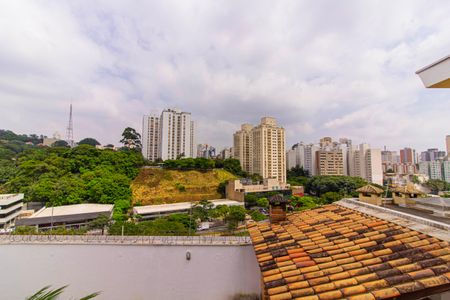 Casa à venda com 328m², 4 quartos e 2 vagas Casa à venda com 328m², 4 quartos e 2 vagasVista da Suíte 1