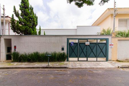 Casa à venda com 328m², 4 quartos e 2 vagas Casa à venda com 328m², 4 quartos e 2 vagasFachada + Plaquinha