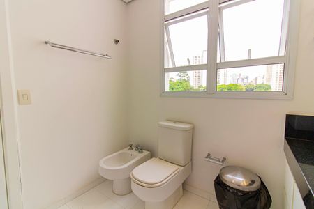 Casa à venda com 328m², 4 quartos e 2 vagas Casa à venda com 328m², 4 quartos e 2 vagasBanheiro da Suíte 1