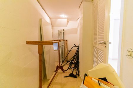 Casa à venda com 328m², 4 quartos e 2 vagas Casa à venda com 328m², 4 quartos e 2 vagasDeposito