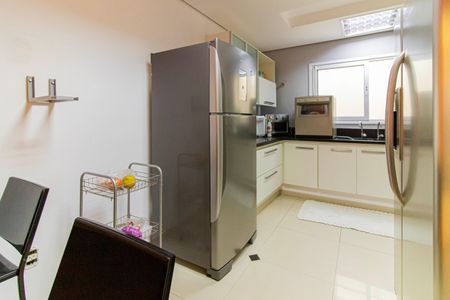 Casa à venda com 328m², 4 quartos e 2 vagas Casa à venda com 328m², 4 quartos e 2 vagasCozinha