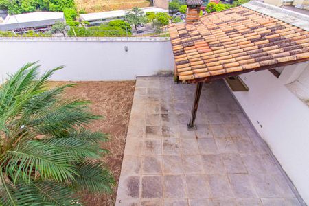 Casa à venda com 328m², 4 quartos e 2 vagas Casa à venda com 328m², 4 quartos e 2 vagasVista da Suíte 1