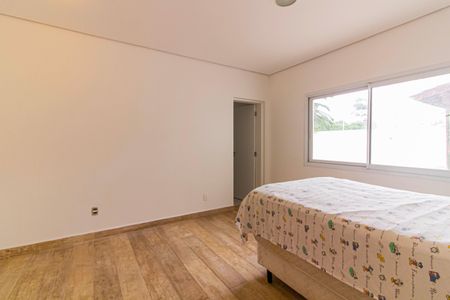 Casa à venda com 328m², 4 quartos e 2 vagas Casa à venda com 328m², 4 quartos e 2 vagasSuíte 4