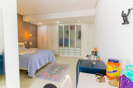 Casa à venda com 328m², 4 quartos e 2 vagas Casa à venda com 328m², 4 quartos e 2 vagasSuíte 1