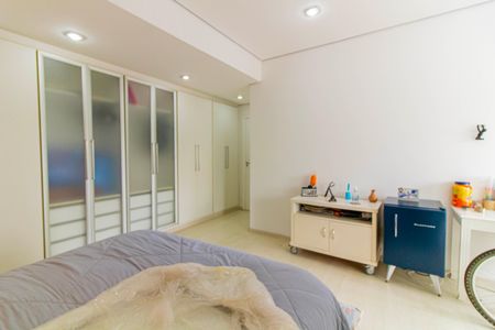 Casa à venda com 328m², 4 quartos e 2 vagas Casa à venda com 328m², 4 quartos e 2 vagasSuíte 1