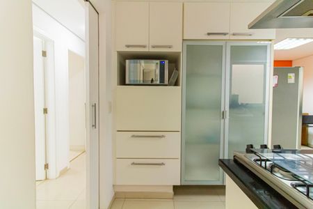 Casa à venda com 328m², 4 quartos e 2 vagas Casa à venda com 328m², 4 quartos e 2 vagasCozinha