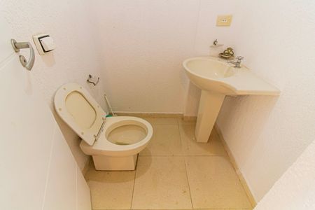 Casa à venda com 328m², 4 quartos e 2 vagas Casa à venda com 328m², 4 quartos e 2 vagasLavabo 2