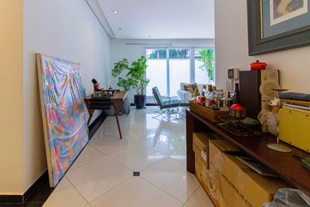 Casa à venda com 328m², 4 quartos e 2 vagas Casa à venda com 328m², 4 quartos e 2 vagasSala de Jantar