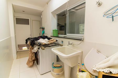 Casa à venda com 328m², 4 quartos e 2 vagas Casa à venda com 328m², 4 quartos e 2 vagasÁrea de Serviço