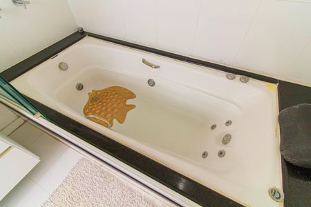 Casa à venda com 328m², 4 quartos e 2 vagas Casa à venda com 328m², 4 quartos e 2 vagasBanheiro da Suíte 1