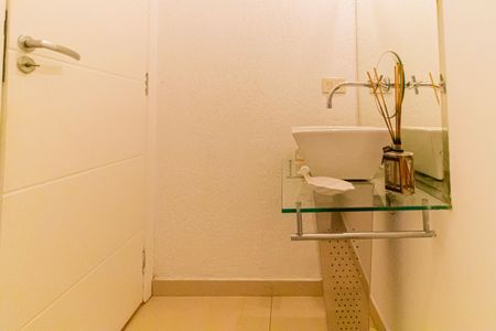 Casa à venda com 328m², 4 quartos e 2 vagas Casa à venda com 328m², 4 quartos e 2 vagasLavabo