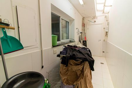 Casa à venda com 328m², 4 quartos e 2 vagas Casa à venda com 328m², 4 quartos e 2 vagasÁrea de Serviço