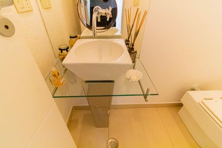 Casa à venda com 328m², 4 quartos e 2 vagas Casa à venda com 328m², 4 quartos e 2 vagasLavabo