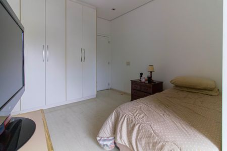 Casa à venda com 328m², 4 quartos e 2 vagas Casa à venda com 328m², 4 quartos e 2 vagasSuíte 2