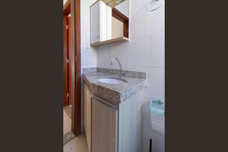 Casa de condomínio para alugar com 82m², 2 quartos e 1 vagaBanheiro social