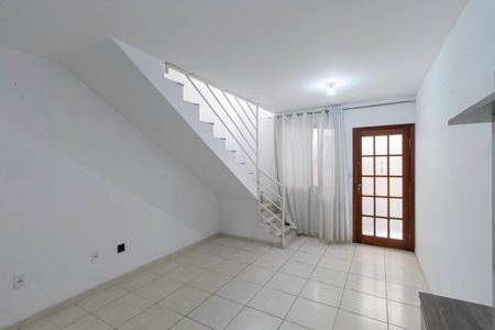 Casa de condomínio para alugar com 82m², 2 quartos e 1 vagaSala