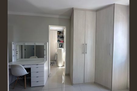Apartamento à venda com 114m², 4 quartos e 2 vagas Apartamento à venda com 114m², 4 quartos e 2 vagasCloset do quarto