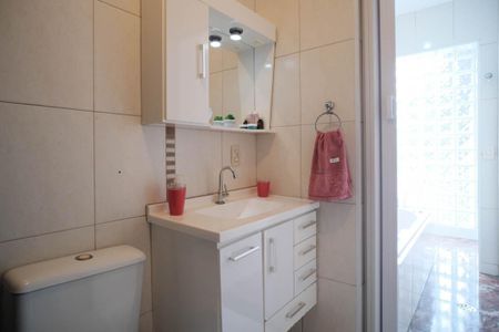 Casa à venda com 200m², 4 quartos e 4 vagas Casa à venda com 200m², 4 quartos e 4 vagasBanheiro da Suíte