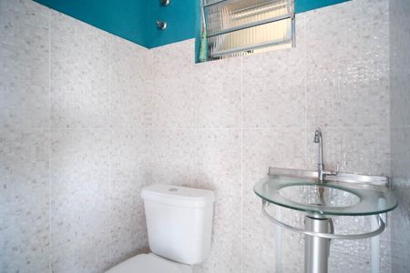 Casa à venda com 200m², 4 quartos e 4 vagas Casa à venda com 200m², 4 quartos e 4 vagasBanheiro 2