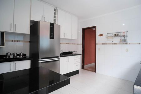 Casa à venda com 200m², 4 quartos e 4 vagas Casa à venda com 200m², 4 quartos e 4 vagasCozinha