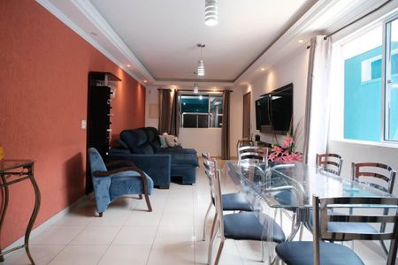 Casa à venda com 200m², 4 quartos e 4 vagas Casa à venda com 200m², 4 quartos e 4 vagasSala