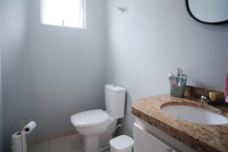 Casa à venda com 200m², 4 quartos e 4 vagas Casa à venda com 200m², 4 quartos e 4 vagasBanheiro 3