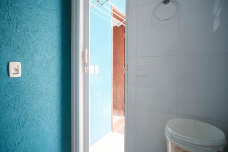 Casa à venda com 200m², 4 quartos e 4 vagas Casa à venda com 200m², 4 quartos e 4 vagasBanheiro de Serviço