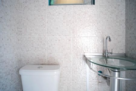 Casa à venda com 200m², 4 quartos e 4 vagas Casa à venda com 200m², 4 quartos e 4 vagasBanheiro 2