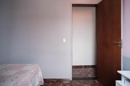 Casa à venda com 200m², 4 quartos e 4 vagas Casa à venda com 200m², 4 quartos e 4 vagasQuarto 2