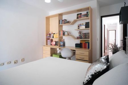 Casa à venda com 200m², 4 quartos e 4 vagas Casa à venda com 200m², 4 quartos e 4 vagasSuíte