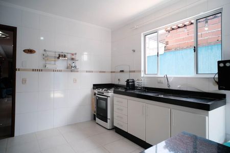 Casa à venda com 200m², 4 quartos e 4 vagas Casa à venda com 200m², 4 quartos e 4 vagasCozinha