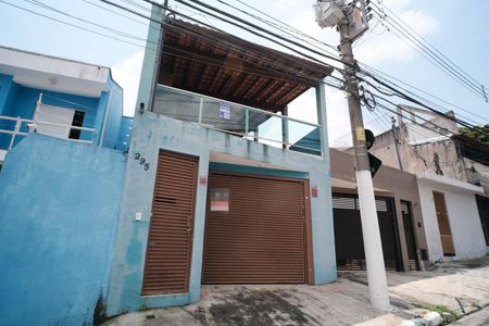 Casa à venda com 200m², 4 quartos e 4 vagas Casa à venda com 200m², 4 quartos e 4 vagasFachada
