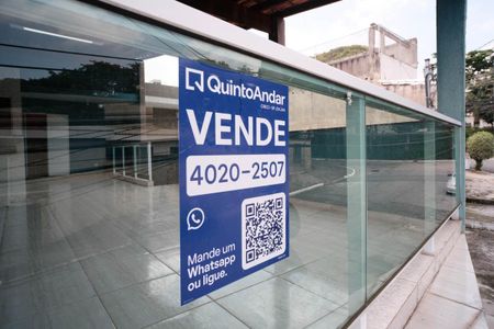 Casa à venda com 200m², 4 quartos e 4 vagas Casa à venda com 200m², 4 quartos e 4 vagasPlaca
