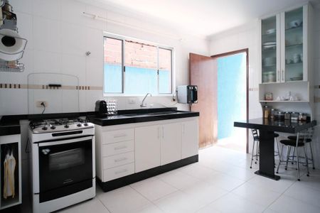 Casa à venda com 200m², 4 quartos e 4 vagas Casa à venda com 200m², 4 quartos e 4 vagasCozinha