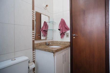Casa à venda com 200m², 4 quartos e 4 vagas Casa à venda com 200m², 4 quartos e 4 vagasBanheiro 1