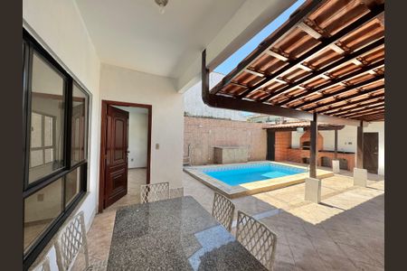 Apartamento à venda com 220m², 3 quartos e 3 vagas Apartamento à venda com 220m², 3 quartos e 3 vagasÁrea externa