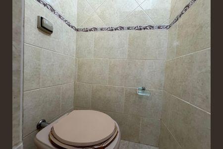 Apartamento à venda com 220m², 3 quartos e 3 vagas Apartamento à venda com 220m², 3 quartos e 3 vagasSuíte - Banheiro