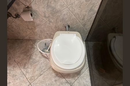 Apartamento à venda com 220m², 3 quartos e 3 vagas Apartamento à venda com 220m², 3 quartos e 3 vagasBanheiro Social 2