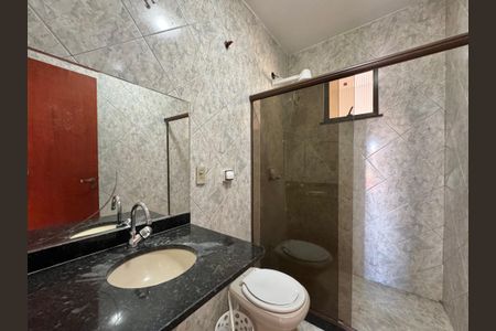 Apartamento à venda com 220m², 3 quartos e 3 vagas Apartamento à venda com 220m², 3 quartos e 3 vagasBanheiro Social 2