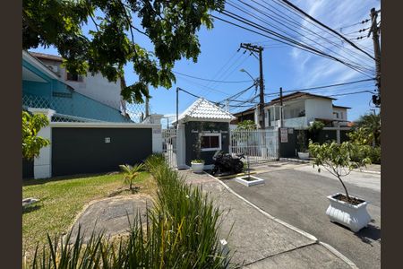 Apartamento à venda com 220m², 3 quartos e 3 vagas Apartamento à venda com 220m², 3 quartos e 3 vagasFachada Condomínio