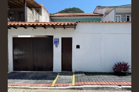 Apartamento à venda com 220m², 3 quartos e 3 vagas Apartamento à venda com 220m², 3 quartos e 3 vagasPlaquinha