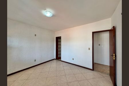 Apartamento à venda com 220m², 3 quartos e 3 vagas Apartamento à venda com 220m², 3 quartos e 3 vagasSuíte