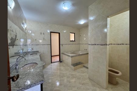 Apartamento à venda com 220m², 3 quartos e 3 vagas Apartamento à venda com 220m², 3 quartos e 3 vagasSuíte - Banheiro