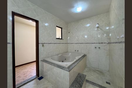 Apartamento à venda com 220m², 3 quartos e 3 vagas Apartamento à venda com 220m², 3 quartos e 3 vagasSuíte - Banheiro