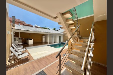 Casa de condomínio para alugar com 550m², 6 quartos e 6 vagas Casa de condomínio para alugar com 550m², 6 quartos e 6 vagasÁrea externa