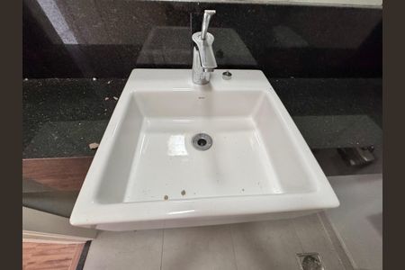 Casa de condomínio para alugar com 550m², 6 quartos e 6 vagas Casa de condomínio para alugar com 550m², 6 quartos e 6 vagasLavabo